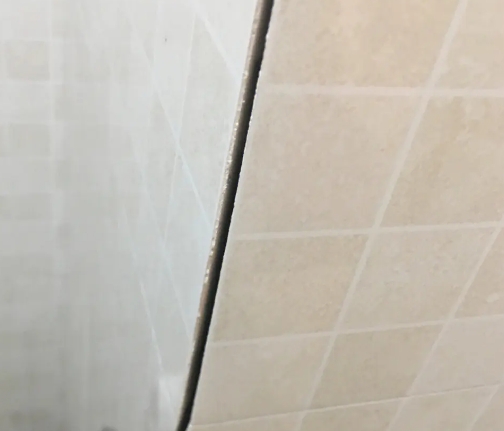 鹿邑瓷砖空鼓维修公司分享阳台瓷砖脱落的修复过程可以分为以下几个步骤