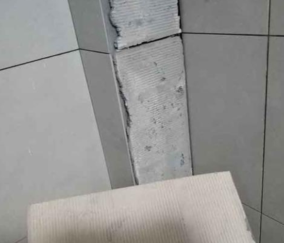 鹿邑瓷砖空鼓维修公司分享下厨房瓷砖脱落的补救措施。